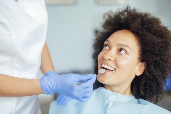 Le métier d’assistante dentaire vous attire : sécurisez votre reconversion en faisant un bilan de compétences