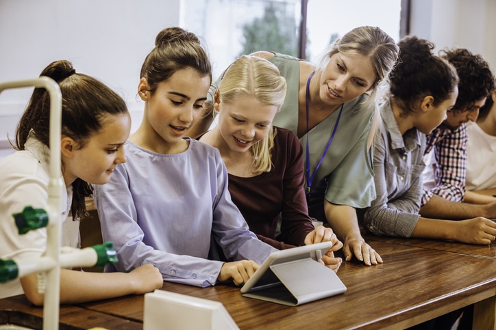 éducateur spécialisé, métier, formation, qualités requises, compétences, se former, sécuriser son évolution par un bilan de compétences Orient'Action