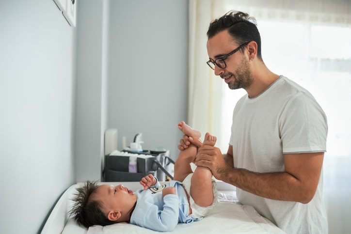 auxiliaire de puériculture, métier, reconversion professionnelle, enfants, nourrissons, formation, santé, hôpital, crèche, faire un bilan de compétences avec Orient'Action