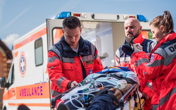 ambulancier, métier; accès au métier, santé, formation, compétences requises, reconversion professionnelle, accompagnement Orient'Action