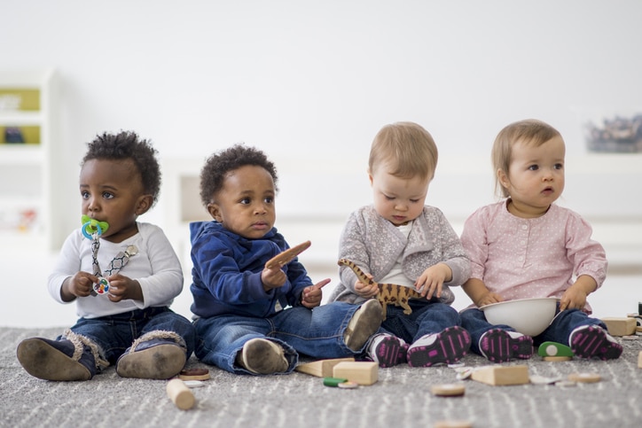 assistante maternelle, métier, enfance, reconversion professionnelle, qualités, compétences, profil, pédagogie, Orient'Action accompagne les évolutions et reconversions professionnelles des salariés et demandeurs d'emploi