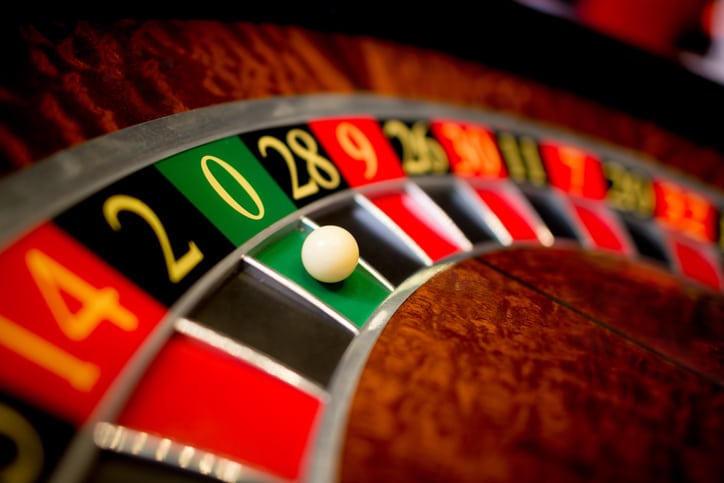 Comment devenir croupier professionnel dans un casino ?
