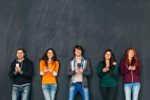 mobilité hybride pour les étudiants, erasmus,présentiel, distanciel, faire ses études, avantages, inconvénients, mobilité réduite, enjeux, échanges internationaux, bilan d'orientation scolaire Orient'Action