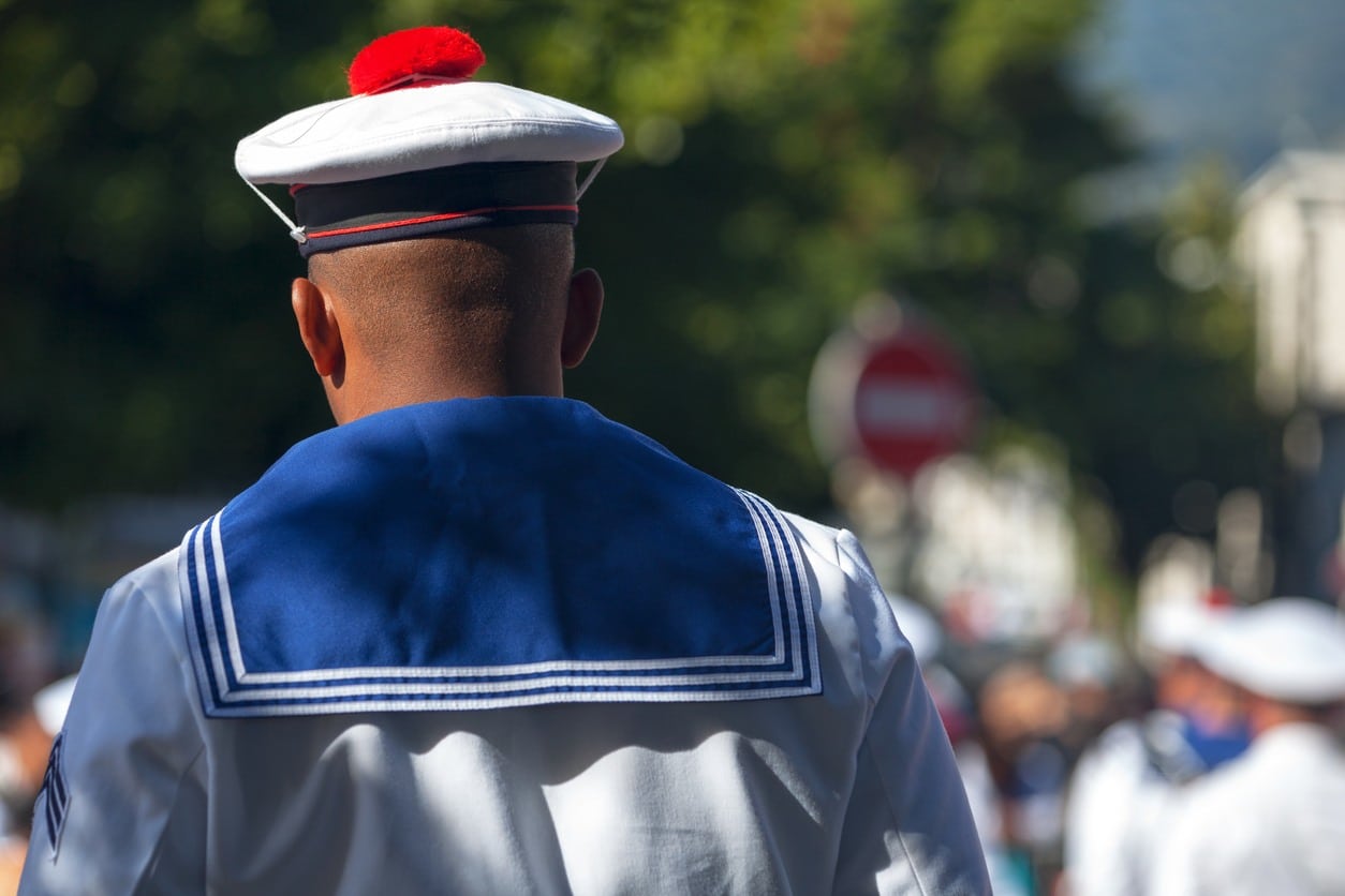 marine nationale, intégration, recrutement, formation, candidature, carrière, marins, défense, maritime, processus d'admission, conditions, tests, formation initiale, équipage, navire, hiérarchie, spécialités, mission, mer, engagement, entraînement, sécurité, compétences, officier, matelot.