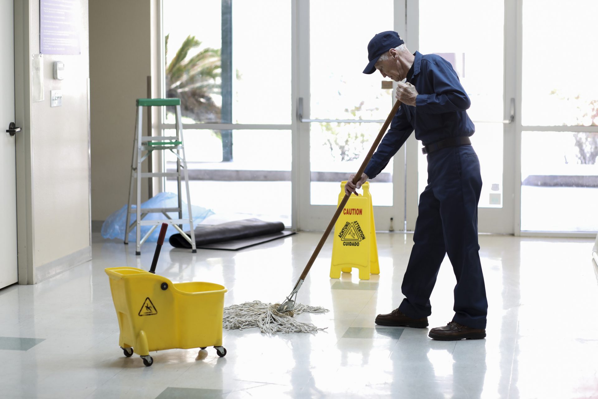 agent d'entretien, reconversion professionnelle, métier, carrière, compétences, qualités, logistique, métiers de l'environnement, gestionnaire de stocks, Orientaction, bilan de compétences, réussir sa reconversion