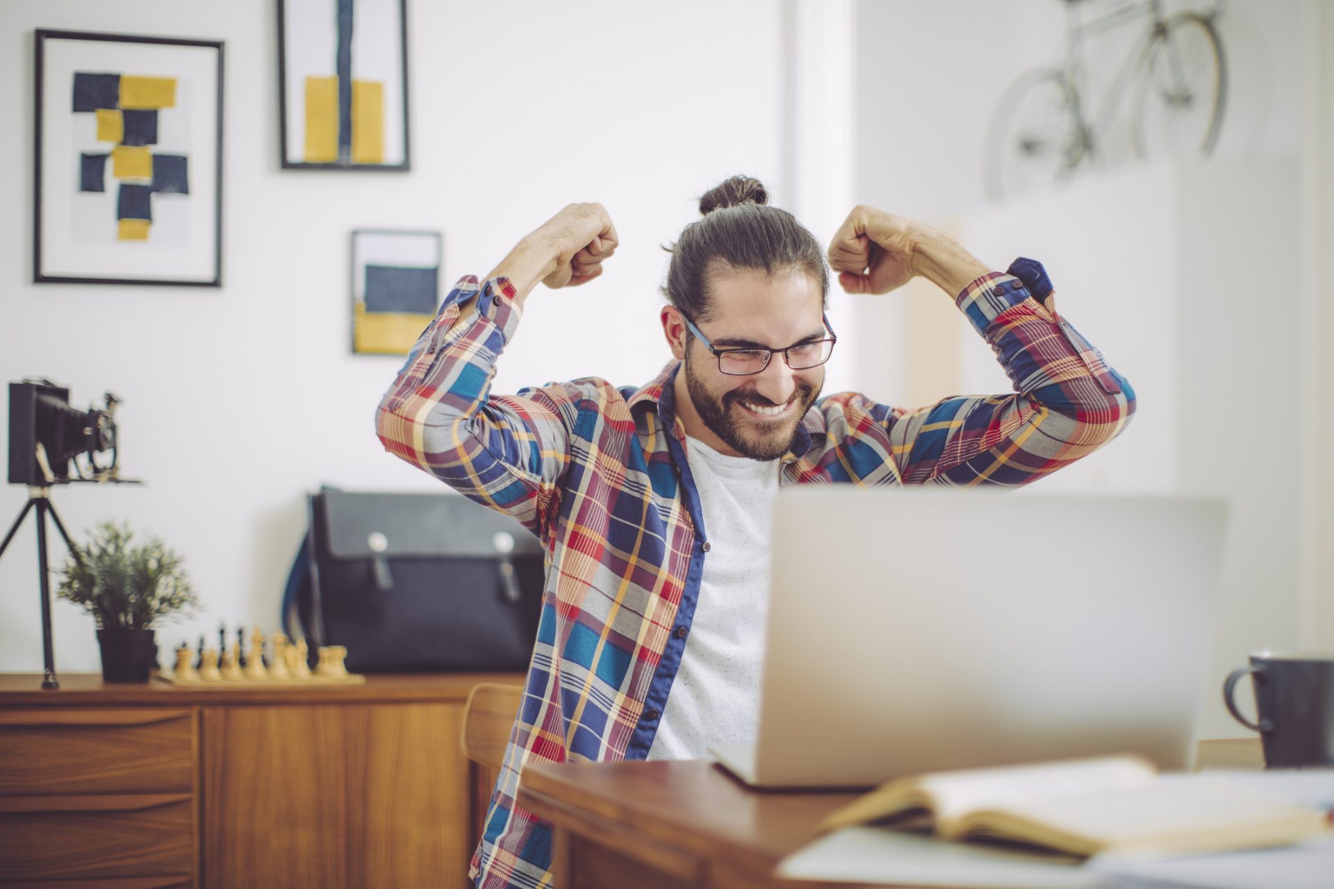 travailler de chez soi, télétravail, augmenter ses revenus, gagner plus d'argent, métierrs, possibilités, compétences rédactionelles, statut indépendant, freelance, graphiste indépendant, web designer, dropshipping ,youtubeur, influenceur, rédacteur web, bilan de compétences, ORIENTACTION