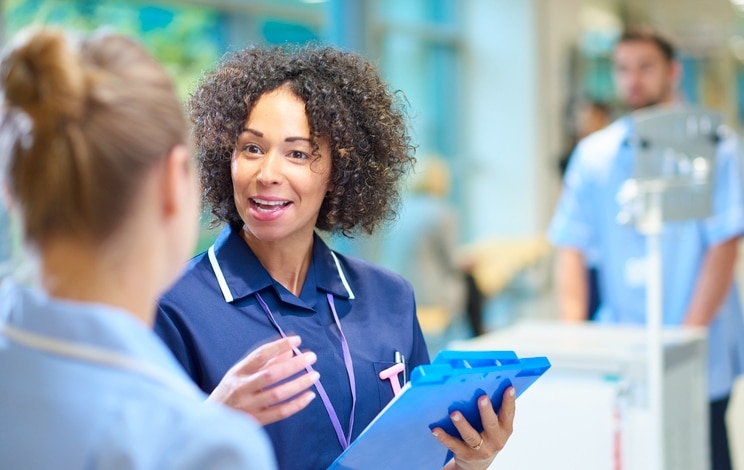 Reconversion professionnelle, Métiers du bien-être, Accompagnant éducatif et social, Assistant médico-administratif, Secteur paramédical, Assistant de service social, Educateur spécialisé, Secteur de la psychologie, Conseiller en insertion professionnelle, Coach bien-être, Métiers du spa et de la thalassothérapie, Formation continue, Bilan de compétences, Préparateur en pharmacie, Auxiliaire de puériculture, Technicien de laboratoire médical, Secteur du management en santé, Accompagnateur de personnes âgées, Secteur humanitaire, Entrepreneur dans le secteur de la santé, Vente de produits paramédicaux, Ambulancier, Agent d'accueil en milieu hospitalier, Responsable d'établissement de santé, Formateur pour aides-soignants.