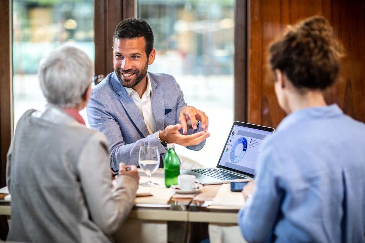 Quiz métiers assurances, Agent général d'assurance, Courtier en assurances, Souscripteur, Gestionnaire de sinistres, Chargé d'indemnisation, Actuaire, Inspecteur commercial en assurances, Conseiller en prévention des risques, Expert d'assurance, Responsable produit d'assurance, Conseiller en assurances, Assurance vie, Assurance habitation, Assurance auto, Assurance santé, Quiz carrière assurances, Secteur des assurances, Métiers en assurances, Formation en assurances, Conseils pour travailler en assurances, Quiz connaissances en assurances, Assurance professionnelle, Assurance responsabilité civile, Carrière dans le secteur des assurances