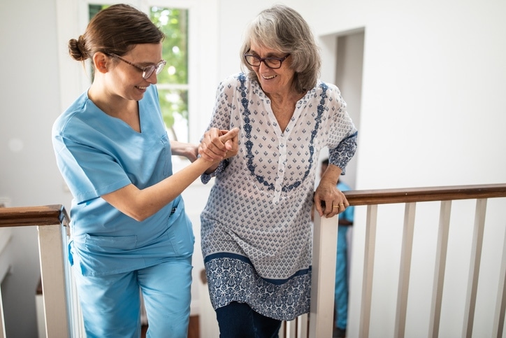 Aide-soignante, Empathie, Soins personnels, Bien-être patient, Écoute active, Assistance médicale, Reconversion professionnelle, Solidarité, Accompagnement au quotidien, Formation aide-soignante, Dévouement, Carrière enrichissante, Approche humaine, Changement de vie, Bienveillance, Service à la personne, Accompagnement des personnes âgées, Réconfort, Patience, Métier du soin, Mission d'assistance, Satisfaction professionnelle, Respect de la dignité, Travail d'équipe, Sens du devoir.