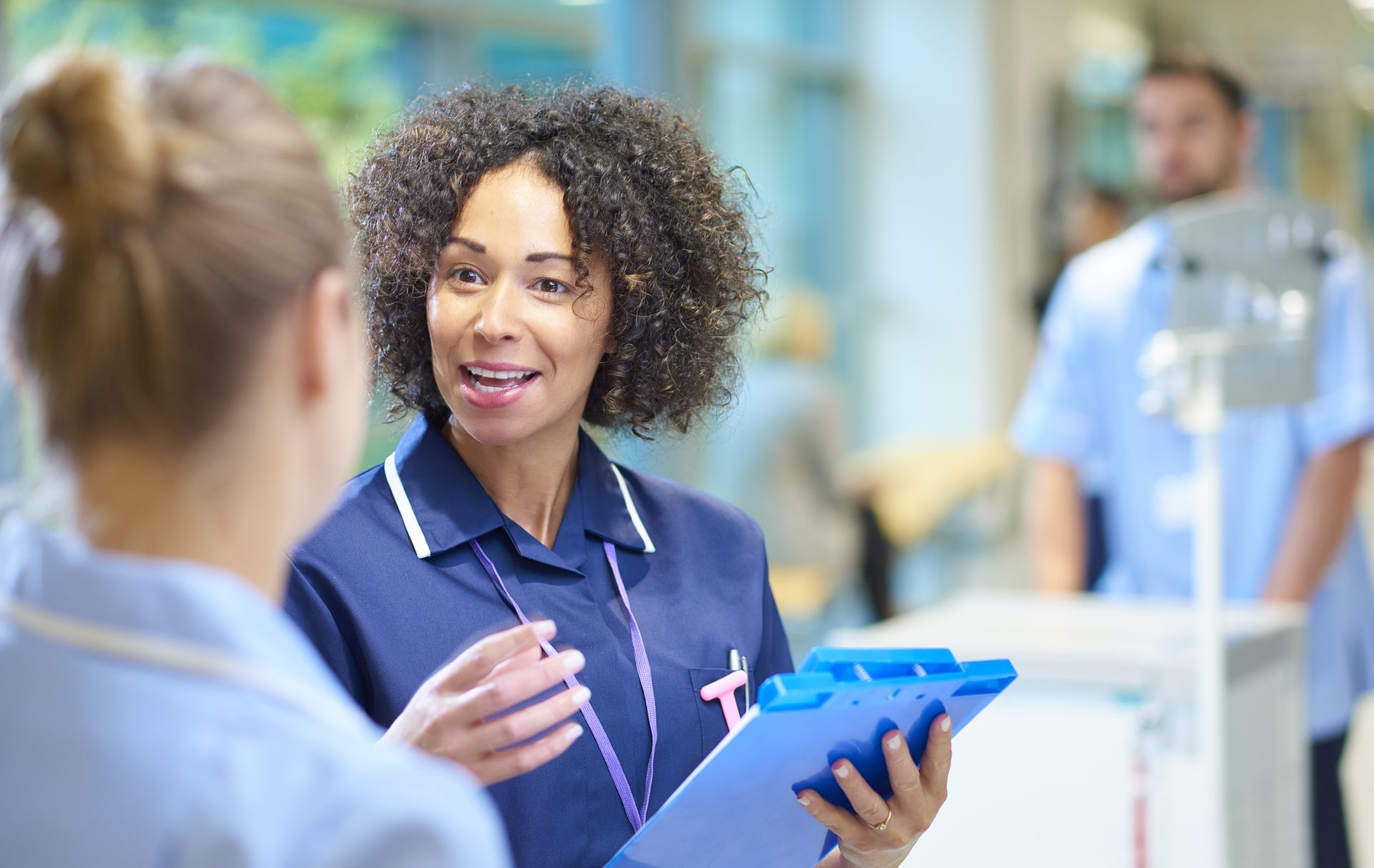 aide-soignante, aide-soignant, reconversion professionnelle, métier, carrière, compétences, savoir-être, soft skills, VAE, bilan de compétences, ORIENTACTION