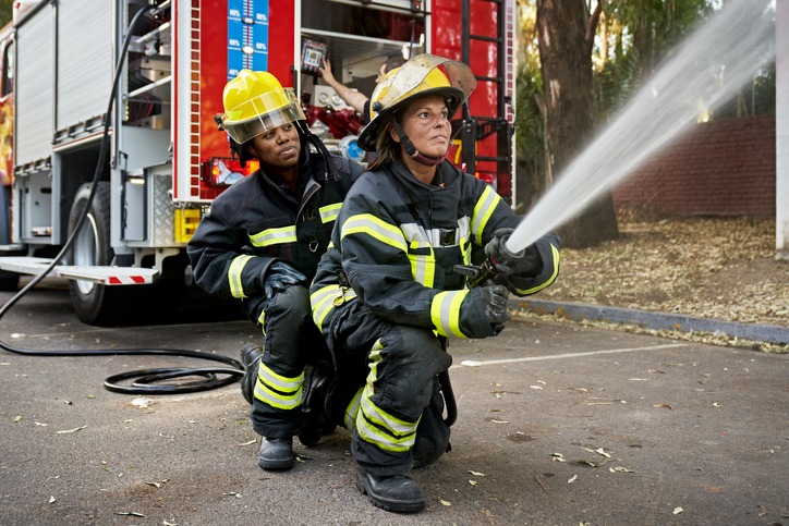 Reconversion professionnelle pour pompier, Métiers après pompier, Secourisme et santé, Formations pour ex-pompiers, Conseiller en prévention, Expert en sécurité incendie, Gestion de crise, Carrière dans l'humanitaire, Moniteur de premier secours, Agent de sécurité, Coordinateur de sécurité civile, Technicien hygiène et sécurité, Formateur en prévention des risques, Conseiller technique en assurances, Gestionnaire d'équipements sportifs, Technicien en prévention des risques environnementaux, Carrière dans la fonction publique, Responsable logistique en ONG, Intervenant en formations professionnelles, Conseiller en prévention des risques professionnels, Carrière dans le secteur de l'urgence médicale, Encadrant de centre de formation, Expert technique pour matériel d'intervention, Consultant en gestion de risques, Manager de centre de secours.