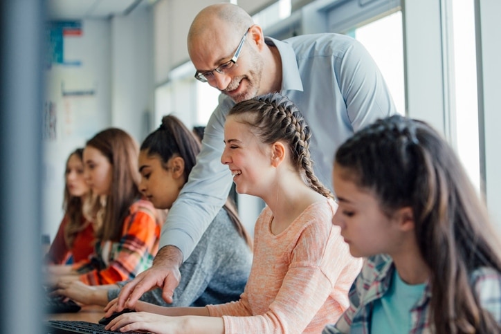 Devenir assistant d'éducation, Reconversion professionnelle, Soutien scolaire, Accompagnement éducatif, Aide à l'enfance, Assistant pédagogique, Travailler dans l'éducation nationale, Éducation positive, Redonner du sens à sa vie, Encadrement scolaire, Assistant de vie scolaire, Carrière éducative, Formation assistant d'éducation, Mission éducative, Épanouissement professionnel, Insertion professionnelle, Rôle de l'assistant d'éducation, Relation d'aide, Développement personnel, Écoute active, Bien-être des élèves, Aide à l'orientation scolaire, Engagement éducatif, Compétences socio-éducatives, Contribuer à l'éducation.