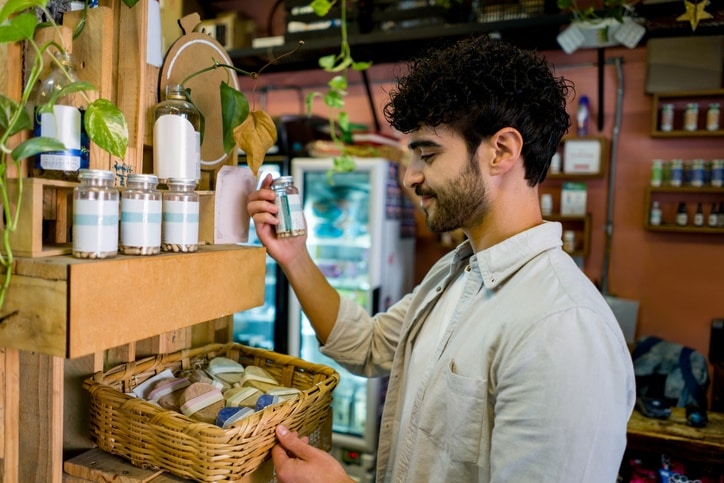 Reconversion professionnelle pour naturopathe, Coach bien-être, Conseiller en nutrition, Formateur en santé naturelle, Therapeute holistique, Expert en produits naturels, Consultant en phytothérapie, Éducateur de santé, Conférencier en santé holistique, Créateur de programmes bien-être, Rédacteur de contenu santé, Auteur de livres sur la naturopathie, Enseignant en écoles de naturopathie, Animateur d'ateliers bien-être, YouTuber / influenceur en santé naturelle, Conseiller en aromathérapie, Spécialiste en herboristerie, Conseiller en entreprise bien-être, Organisateur de retraites bien-être, Consultant en alimentation bio, Praticien en réflexologie, Spécialiste en médecines douces, Développeur de produits bien-être, Gérant de boutique bio, Chercheur en médecine alternative.