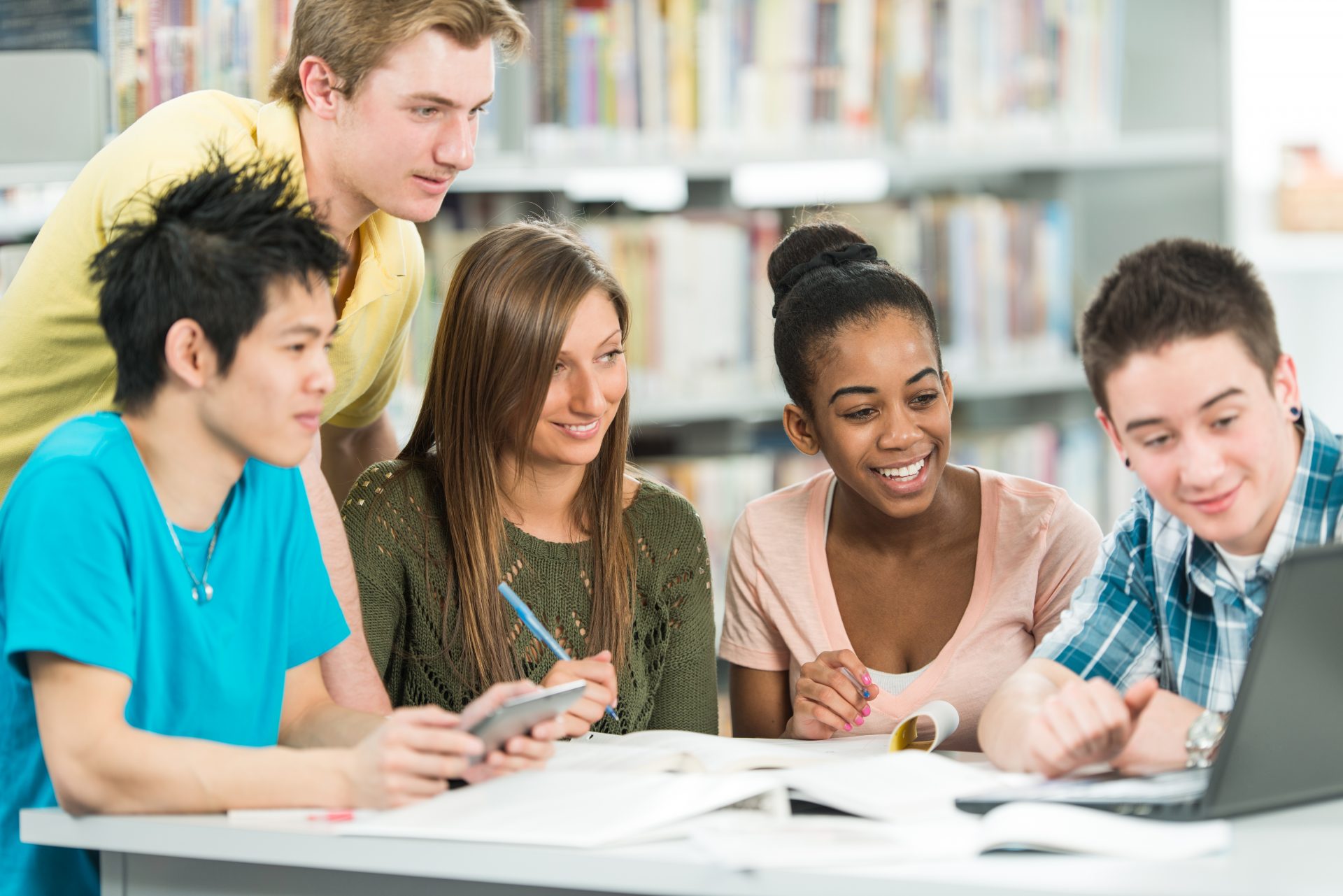 assistant d'éducation-reconversion professionnelle, changer de métie, coméptences, qualités, diplôme, évoluer professionnellement, soft skills, bilan de compétences, ORIENTACTION, pédagogie, écoute, observation, travail d’équipe, insertion, sécurité