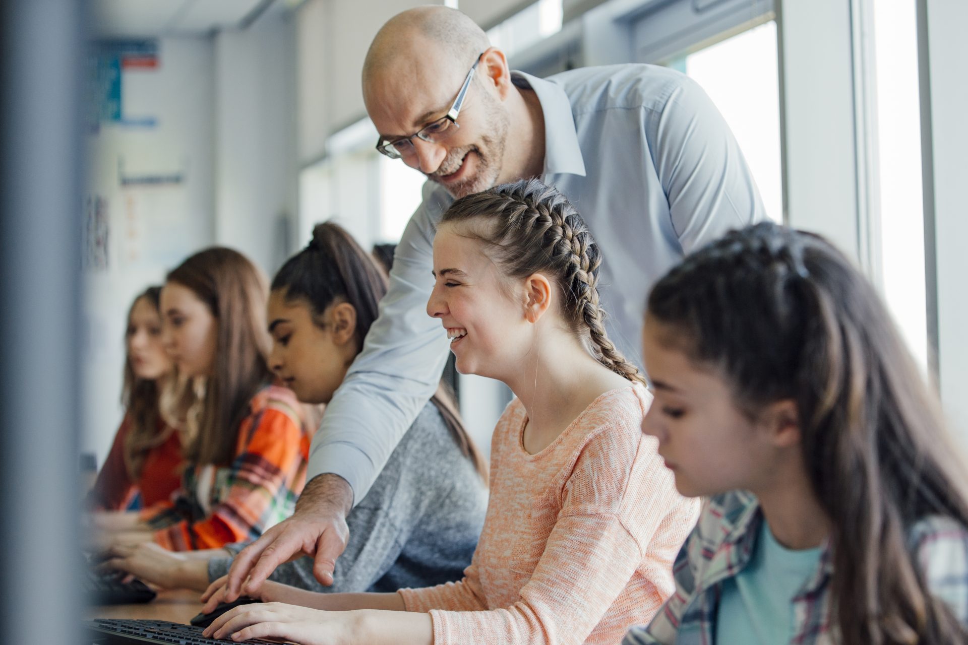 assistant d'éducation, métier, pédagogique, lycée, collège, école, enseignement, diplôme, formation, accès au métier, perspectives d'évolution, salaire, ORIENTACTION, bilan de compétences, professeur, enseignant, éducation nationale, rémunération