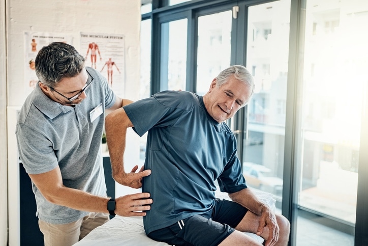 Reconversion professionnelle, kinésithérapeute, santé, bien-être, physiothérapie, rééducation, études médicales, parcours professionnel, médecine alternative, soins corporels, réadaptation physique, métiers du soin, massothérapie, formation continue, réorientation de carrière, anatomie, physiologie, massage thérapeutique, bilan de compétences, stages en kinésithérapie, réhabilitation, mobilité corporelle, thérapie manuelle, spécialisation en santé, métier paramédical.