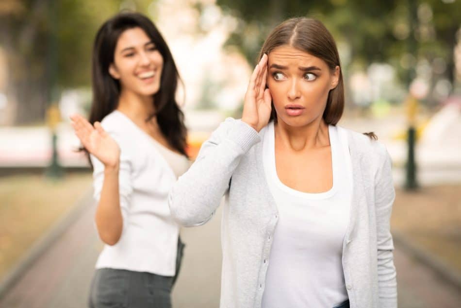 relation toxique, amitié malsaine, bien-être émotionnel, frontières personnelles, manipulation, signes d'une amitié toxique, communication toxique, amitié à sens unique, narcissisme, influence négative, confiance, relations interpersonnelles, toxicité, emprise psychologique, jalousie, critères d'une bonne amitié, autocritique, relations saines, comportements toxiques, respect mutuel, conflits relationnels, relations abusives, empathie, autoévaluation, soutien émotionnel