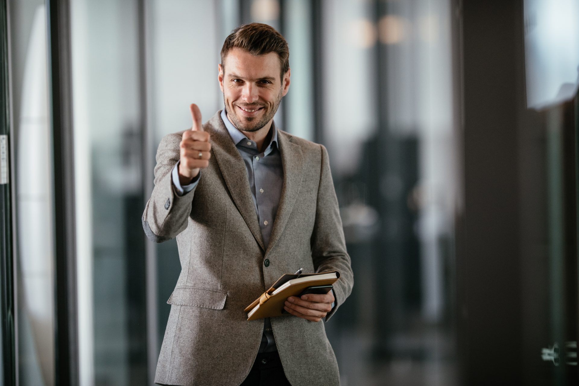 clerc de notaire, reconversion professionnelle, administrateur de biens, conseiller pénitencier, sens du contact, rigueur, organisation, conseiller juridique, médiateur, bilan de compétences, ORIENTACTION