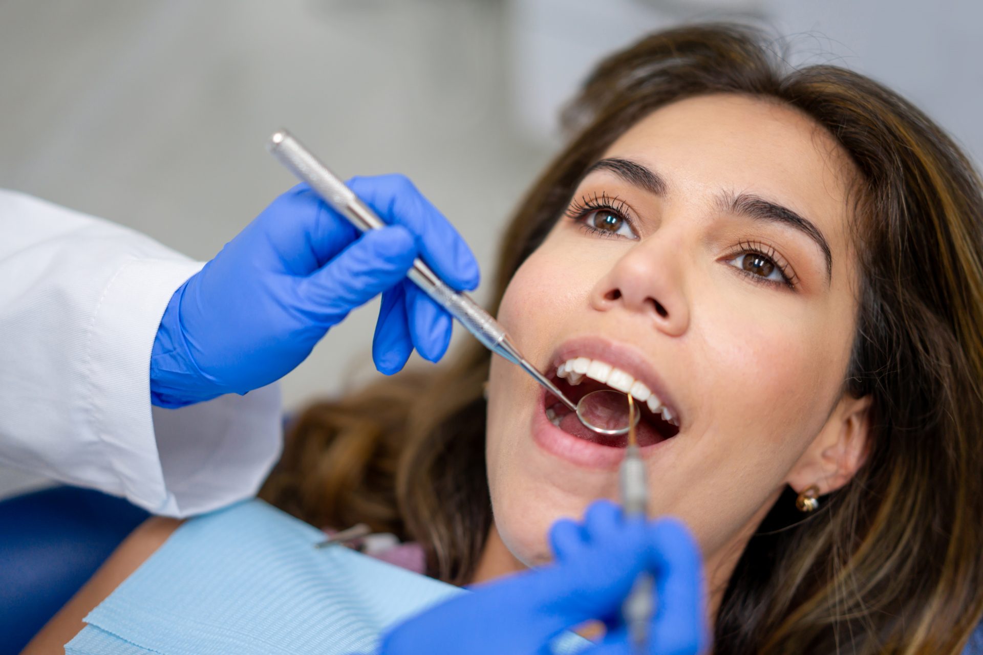 Interview, chirurgien-dentiste, métier, dentaire, études, formation, parodontie, implantologie, faculté dentaire, chirurgie dentaire, rémunération, bilan de compétences, ORIENTACTION