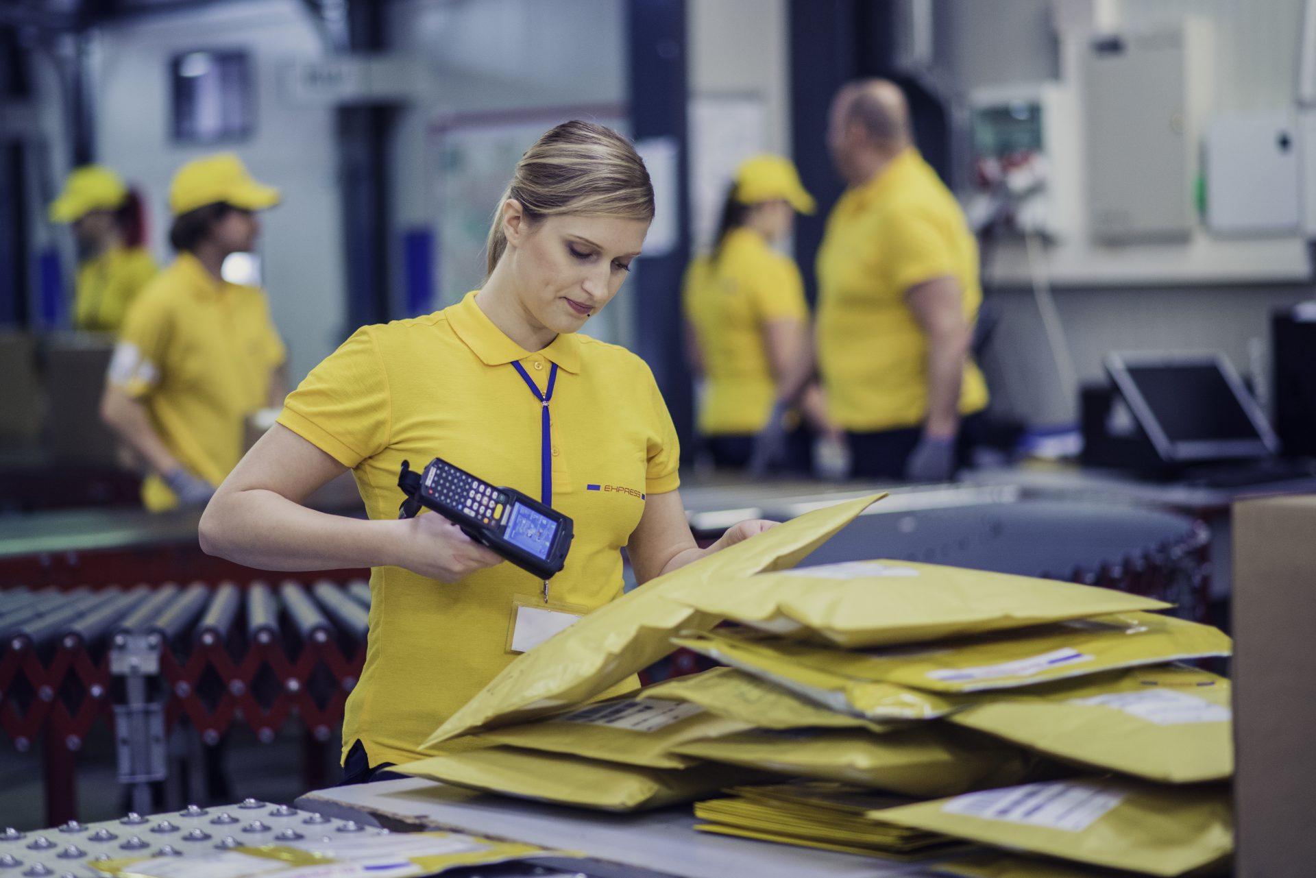 facteur, la poste, métier, formation, compétences, qualités requises, rémunération, préposé-conducteur, recensement, la poste, formaposte, bilan de compétences, ORIENTACTION