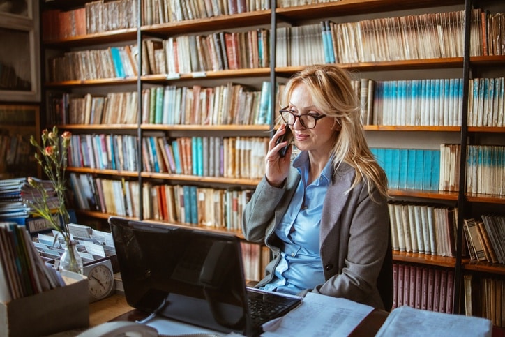 reconversion bibliothécaire, carrières alternatives, gestion de l'information, archiviste, éditeur, consultant en documentation, métiers du livre, gestion de contenu, recherche académique, veille informationnelle, community manager, bibliothèque numérique, gestion de projet, data management, documentaliste, rédacteur technique, métiers du patrimoine, bibliothéconomie, spécialiste en copyright, gestionnaire de bases de données, gestion de collections, libraire, conseiller en formation, communication interne, journalisme spécialisé