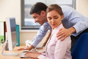 Test, harcèlement au travail, victime, évaluation, bien-être au travail, toxicité professionnelle, relations de travail, sécurité psychologique, ressources humaines, santé mentale, stress professionnel, environnement de travail, comportements abusifs, harcèlement moral, discrimination, législation du travail, agressions verbales, recours légal, prévention du harcèlement, écoute active, gestion des conflits, signaux d'alarme, prise en charge, mesures correctives, aide psychologique.
