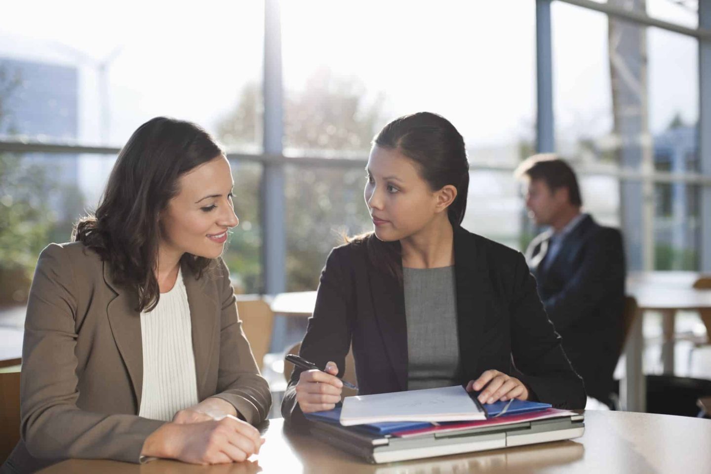 Restructuration, accompagnement, agents publics, services de l'État, dispositifs d'accompagnement, changement organisationnel, gestion du changement, soutien aux employés, fonction publique, gestion des ressources humaines, transition de carrière, conseil en réorganisation, gestion de crise, réforme administrative, requalification professionnelle, mobilité de carrière, formation continue, réorientation professionnelle, soutien psychologique, stratégie de restructuration, plan social, transformation du service public, droit administratif, protection des employés, plan de départ volontaire.