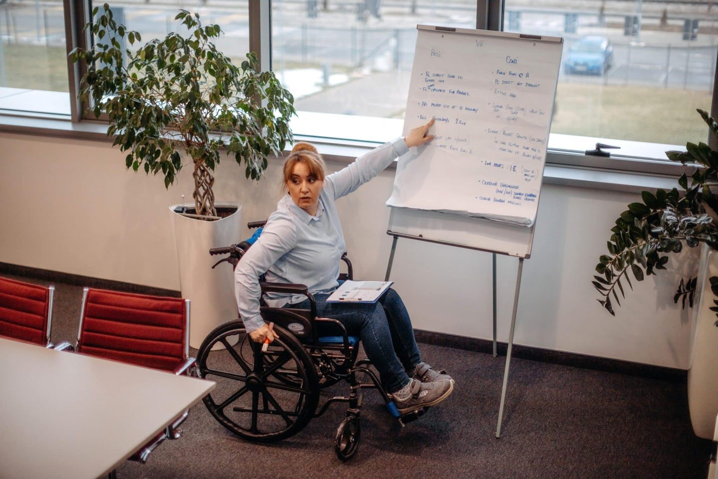 Emploi pour personnes handicapées, Inclusion professionnelle, Métiers accessibles, Handicap et carrière, Opportunités d'emploi, Postes adaptés, Secteurs d'emploi inclusifs, Égalité des chances, Diversité en milieu de travail, Handicap et emploi, Adaptation du poste de travail, Reconnaissance des compétences, Emplois inclusifs, Diversité des métiers, Orientation professionnelle, Emplois pour tous, Secteurs professionnels diversifiés, Intégration professionnelle, Accommodements raisonnables, Transition de carrière, Emploi et autonomie, Emploi protégé, Parcours professionnels adaptés, Éducation et formation professionnelle, Droits des travailleurs handicapés.