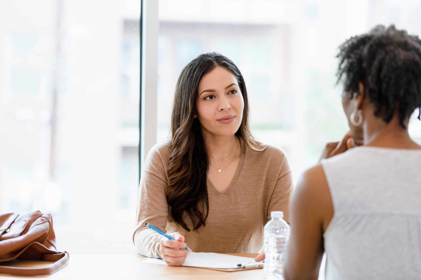 Témoignage ORIENTACTION, Consultante en carrière, Expérience professionnelle, Conseils en orientation, Histoire de succès, Évolution de carrière, Travail chez ORIENTACTION, Développement de compétences, Coaching professionnel, Bilan de compétences, Retour d'expérience, Formation continue, Équipe ORIENTACTION, Vision de l'entreprise, Conseil en évolution professionnelle, Satisfaction professionnelle, Gestion de carrière, Conseils d'experts, Accompagnement de carrière, Culture ORIENTACTION, Parcours professionnel, Orientation professionnelle, Emploi chez ORIENTACTION, Passion pour le coaching, Service client ORIENTACTION.