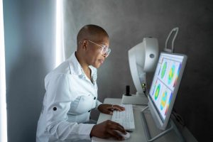 reconversion du personnel médico-technique de l'hopital public, voies de reconversion professionnelle, comment se reconvertir quand on fait partie du personnel de l'hôpital public, personnel medico-technique et reconversion, changement de métier, compétences développées, soft skills personnel hôpital public, soft skills personnel médico technique, reconversion des techniciens et ingénieurs biomédicaux, reconversion des préparateurs en pharmacie, reconversion des ergonomes, reconversion des manipulateurs d’électroradiologie médicale, formations certifiantes pour se reconvertir, faire un bilan de compétences ORIENTACTION, ORIENTACTION accompagne les reconversions professionnelles, ORIENTACTION leader du bilan de compétences, compétences développées par le personnel médico technique, développer ses compétences en vue d'une reconversion, changement de carrière après l'hôpital, pourquoi se reconvertir quand on travaille à l'hôpital public, reconversion des agents de la fonction publique hospitalière, pourquoi réaliser un bilan de compétences avant de se reconvertir, les bénéfices d'un bilan de compétences avant de se reconvertir
