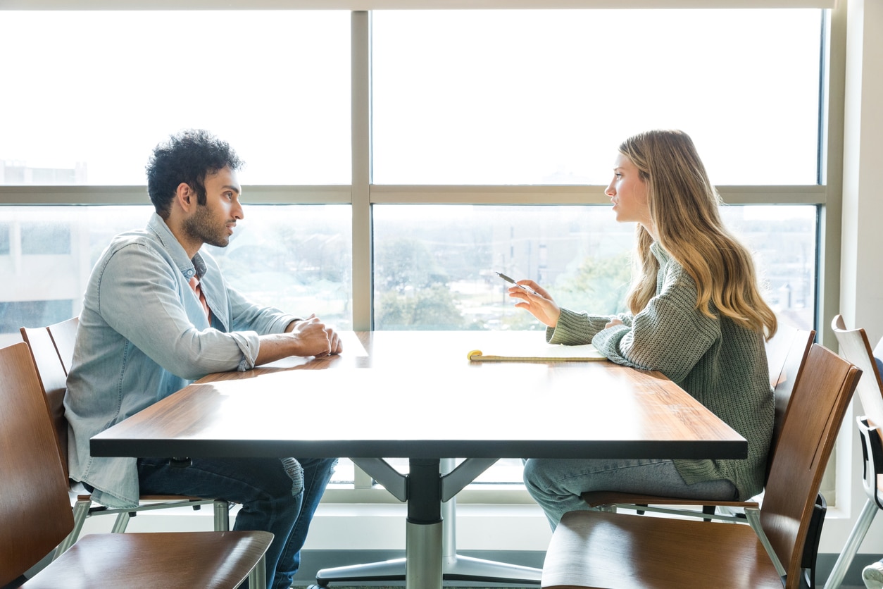 Bilan de compétences, jeunes de moins de 30 ans, orientation professionnelle, développement de carrière, compétences transférables, auto-évaluation, développement personnel, coaching de carrière, orientation de carrière, développement de compétences, gestion de carrière, formation continue, marché du travail, emploi des jeunes, stratégie de carrière, reconversion professionnelle, choix de carrière, compétences clés, compétences techniques, compétences soft, planification de carrière, auto-découverte, évaluation des talents, développement professionnel, employabilité.