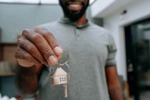 Reconversion professionnelle, Transition carrière, Compétences agent immobilier, Formation complémentaire, Bilan de compétences, Secteurs complémentaires, Valorisation expérience, Entrepreneuriat, Networking immobilier, CV reconversion, Métiers après immobilier, Formation adulte, Compétences transférables, Accompagnement carrière, Développement personnel, Analyse marché du travail, Changer de métier, Découverte professionnelle, Capacités commerciales, Consulting immobilier, Opportunités sectorielles, Relooking carrière, Reconnaissance des acquis, Nouvelle orientation, Passion et métier.