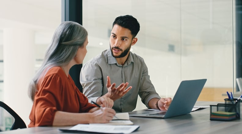 bilan de compétences, reconversion professionnelle, réussite, changement de carrière, compétences transférables, évaluation des compétences, orientation professionnelle, développement personnel, auto-évaluation, plan de carrière, formation continue, opportunités de carrière, marché du travail, coaching, satisfaction professionnelle, adaptation, transition de carrière, objectifs professionnels, épanouissement au travail, exploration de carrière, compétences clés, découverte de soi, choix professionnels, conseil en évolution professionnelle, alignement carrière-vie.