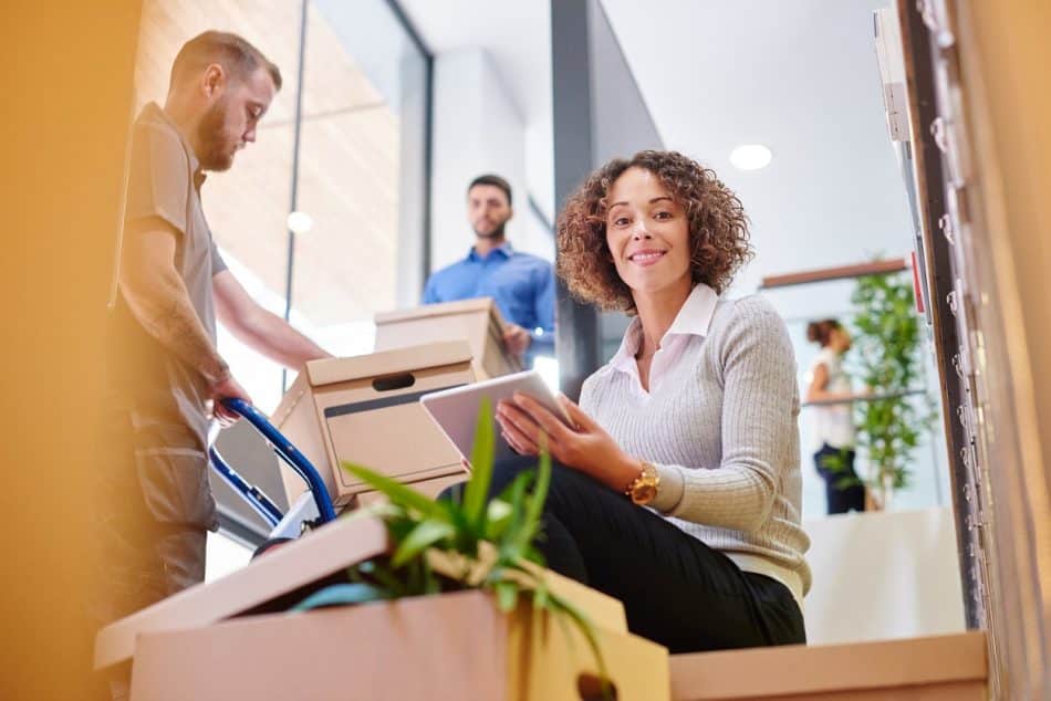 changer de travail, CDI, contrat à durée indéterminée, reconversion professionnelle, mobilité interne, postuler, offres d'emploi, entretien d'embauche, lettre de démission, préavis, bilan de compétences, formation continue, CIF, Congé Individuel de Formation, FONGECIF, conseils carrière, réseau professionnel, mise à jour CV, recherche d'emploi, transition de carrière, marché du travail, négociation salariale, conditions de travail, opportunités professionnelles, évolution de carrière, accompagnement personnalisé