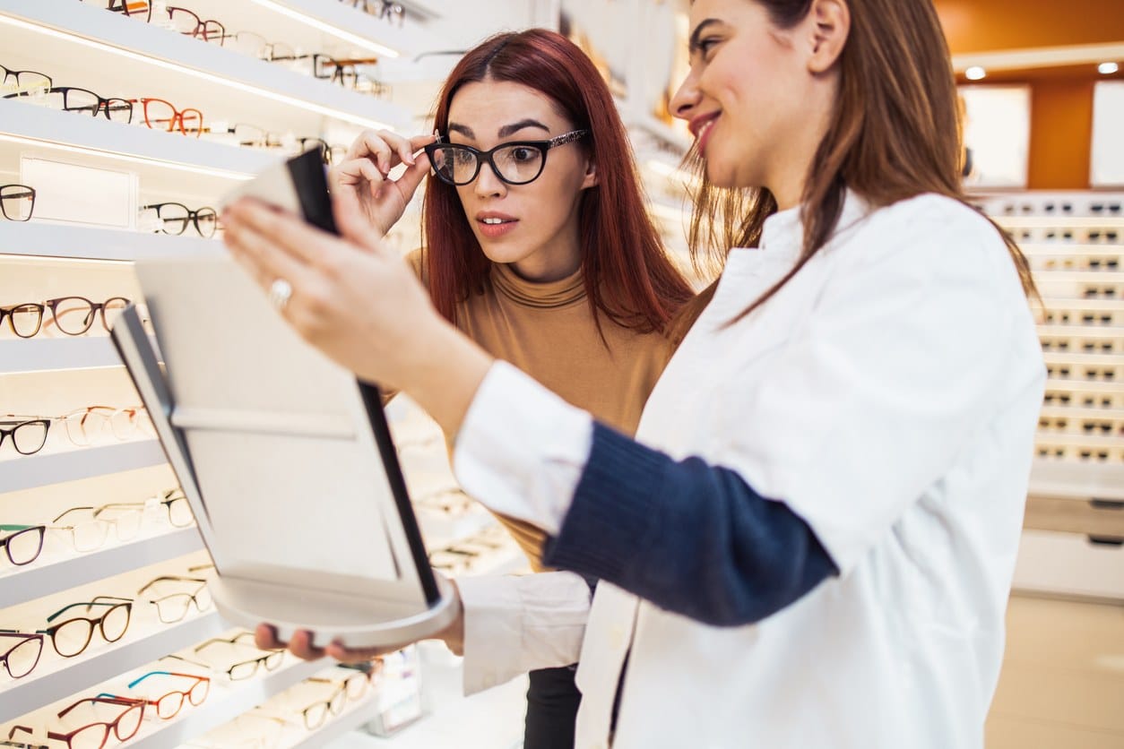 Diplôme Opticien Lunetier, VAE, Validation des Acquis de l'Expérience, Santé visuelle, Correction optique, Montures de lunettes, Verres correcteurs, Adaptation lentilles, ORIENTACTION, Licence optique, BTS Opticien Lunetier, Examen de vue, Optométrie, Lunetterie, Gestion boutique optique, Vente optique, Opticien diplômé, Equipement optique, Atelier de montage, Prévention santé oculaire, Contactologie, Secteur optique, Technologie optique, Design lunetterie, Expertise visuelle.