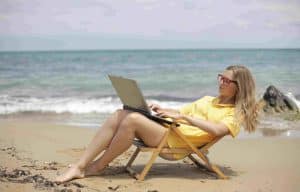 Full remote Télétravail total Flexibilité de travail Ressources humaines Travail à distance Organisation décentralisée Gestion d'équipe virtuelle Communication en ligne Outils de télétravail Indépendance géographique Productivité à distance Équilibre vie professionnelle-vie privée Politique de télétravail Collaboration virtuelle Espace de travail numérique Autonomie des employés Technologies de communication Gestion du temps Culture d'entreprise à distance Réunions virtuelles Travail nomade Sécurité des données à distance Bien-être des employés Recrutement à distance Stratégie de travail flexible