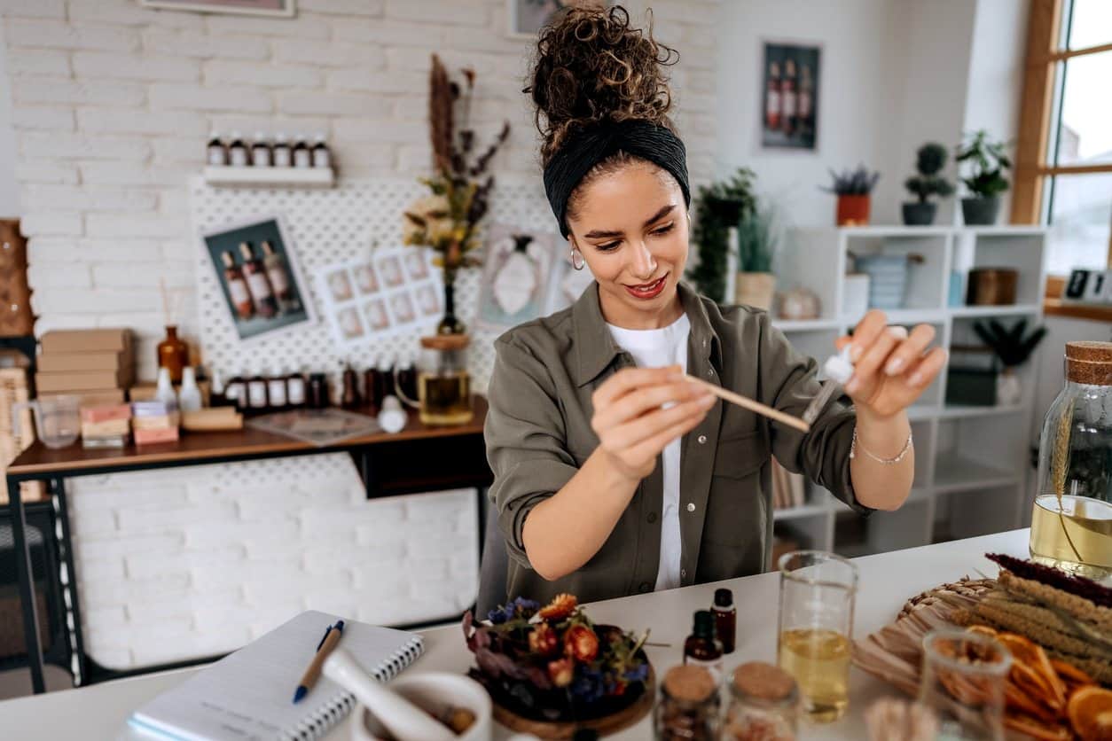 Reconversion bien-être, formation thérapie, yoga, méditation, coach bien-être, relaxation, aromathérapie, nutrition saine, thérapie holistique, massage, sophrologie, acupuncture, naturopathie, développement personnel, hygiène de vie, techniques de respiration, gestion du stress, soins énergétiques, thérapie alternative, pleine conscience, bien-être mental, équilibre corps-esprit, formation professionnelle, certification bien-être, pratiques de bien-être.