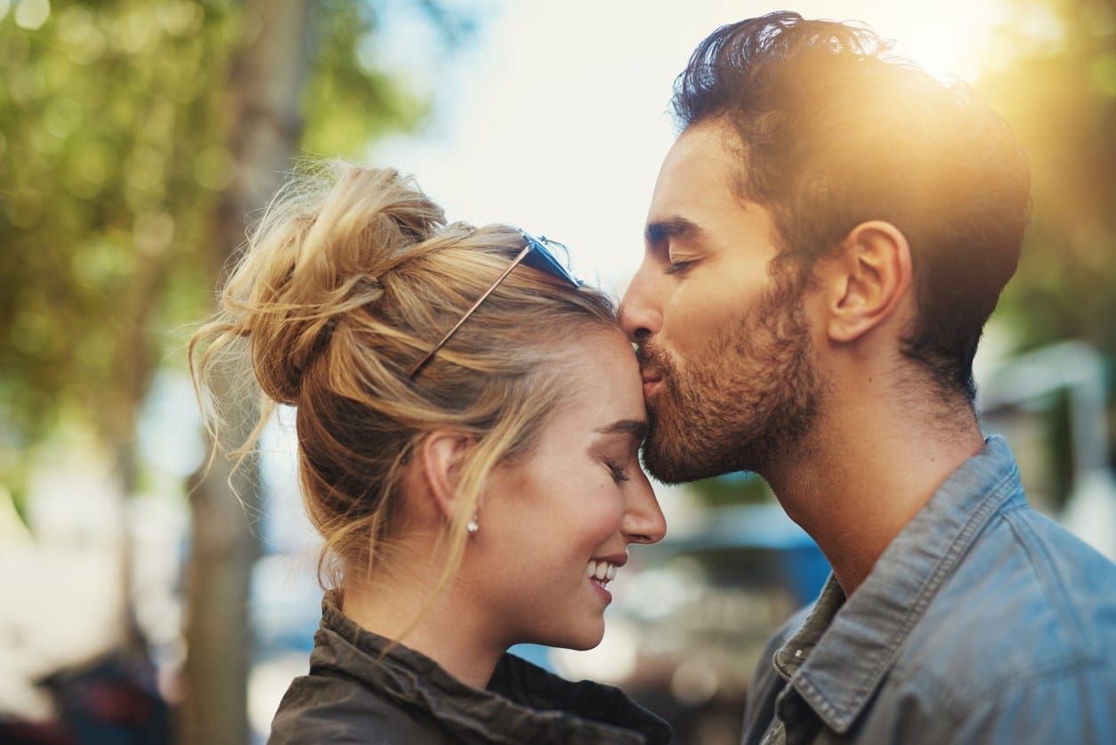 5 langages de l'amour, Test de relation, Amour et affection, Communication amoureuse, Actes de service, Temps de qualité, Paroles valorisantes, Cadeaux attentionnés, Toucher physique, Compréhension en couple, Gary Chapman, Expression de l'amour, Psychologie relationnelle, Profils amoureux, Amélioration des relations, Intimité émotionnelle, Amour durable, Tests de personnalité, Connexion émotionnelle, Théorie de l'amour, Attachement affectif, Reconnaissance amoureuse, Besoins émotionnels, Langage d'affection, Enrichissement relationnel.