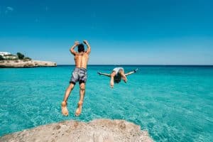 Test de vacances, Mer ou montagne, Destinations de voyage, Choix de vacances, Préférences de détente, Plage contre alpages, Test de personnalité, Vacances idéales, Aventures de vacances, Escapade en nature, Loisirs estivaux, Sable et soleil, Randonnées en montagne, Activités balnéaires, Séjour en altitude, Test de destination, Voyage saisonnier, Détente au bord de mer, Exploration montagnarde, Test estival, Relaxation ou aventure, Paysage de vacances, Bien-être en vacances, Planification de voyage, Vacances personnalisées.