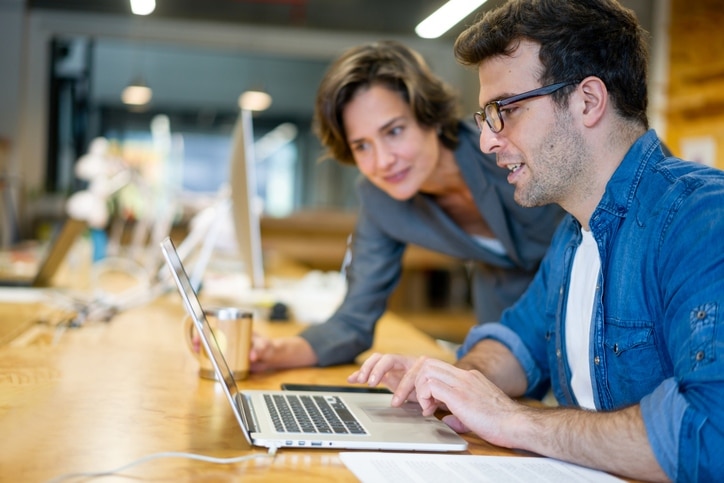 ORIENTACTION, Test de management, Feedback positif, Leadership efficace, Communication d'équipe, Encouragement, Évaluation managériale, Développement d'équipe, Motivation, Compétences en leadership, Gestion d'équipe, Renforcement positif, Coaching managérial, Critique constructive, Dynamique d'équipe, Intelligence émotionnelle, Formation de manager, Feedback constructif, Gestion de personnel, Stratégie de communication, Reconnaissance des employés, Performance d'équipe, Relation managériale, Évaluation des compétences, Inspiration managériale.
