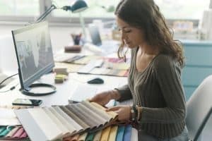 Reconversion professionnelle, Décorateur d'intérieur, Design d'espace, Créativité en décoration, Écoles d'art et de design, Cours de décoration en ligne, Home staging, Aménagement intérieur, Projets de design, Portfolio de décoration, Expertise en design, Esthétique intérieure, Formation en décoration, Carrière en design d'intérieur, ORIENTACTION, Bilan de compétences, Styles de décoration, Tendances en design d'intérieur, Connaissances des matériaux, Couleurs et textures, Logiciels de conception 3D, Conseil en décoration, Gestion de projets de design, Décoration et fonctionnalité, Transformation des espaces.