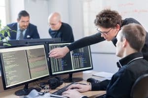 Reconversion professionnelle, Développeur informatique, Programmation, Technologies numériques, Langages de programmation, Cours de codage, Bootcamps informatiques, Auto-apprentissage, Projets de développement, Carrière en technologie, Java, Python, C++, Développement web, Applications mobiles, Bases de données, Résolution de problèmes, Ingénierie logicielle, Formation en ligne, Diplôme en informatique, Développement de logiciels, Compétences techniques, ORIENTACTION, Bilan de compétences, Emploi en TI, Innovation technologique, Apprentissage continu.