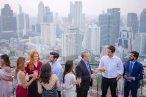 Reconversion professionnelle, évènementiel, organisation d'événements, planificateur d'événements, chargé de communication, technicien audiovisuel, créativité, gestion du stress, négociation, communication, marketing, relations publiques, journalisme, réseaux sociaux, CAP audiovisuel, Bac pro audiovisuel, gestion de projets, adaptabilité, flexibilité, gestion du temps, compétences interpersonnelles, innovation, ORIENTACTION, bilan de compétences, carrière en évènementiel.