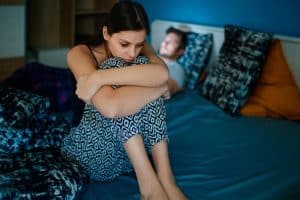 Relation toxique Peur de quitter Malheur relationnel Dépendance affective Conflit interne Amour insatisfait Hésitation Conseils psychologiques Barrières émotionnelles Incapacité à rompre Émotions complexes Attachement Insatisfaction Dilemme amoureux Peur de la solitude Besoin de soutien Relation stagnante Psychologie de couple Co-dépendance Rester ou partir Sentiments contradictoires Décision difficile Conseils de thérapeute Libération émotionnelle Changement de vie