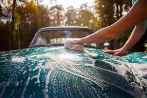 interdiction de lavage, laver voiture à domicile, réglementations environnementales, pollution des eaux, gestion de l'eau, économie d'eau, restrictions locales, amendes pour lavage de voiture, conseils de lavage de voiture, alternatives de nettoyage, lavage écologique, stations de lavage auto, impact environnemental, règles municipales, préservation des ressources, eaux usées, savons et détergents, pratiques durables, nettoyage sans eau, lavage à sec auto, produits de nettoyage écologiques, réglementation sur l'eau, nettoyage de voiture