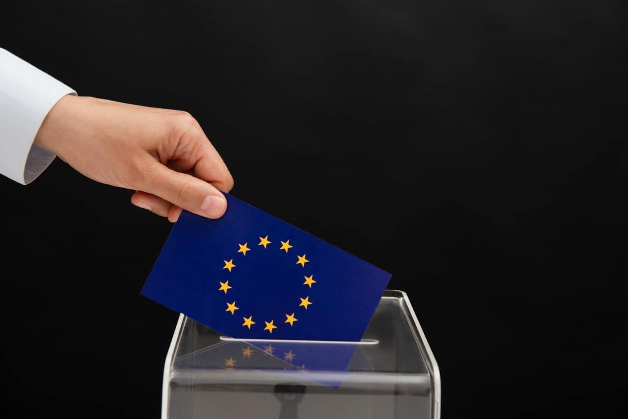 élections européennes, fonctionnement, UE, système électoral, scrutin proportionnel, parlement européen, vote, citoyens européens, listes transnationales, circonscriptions électorales, mandat, députés européens, démocratie européenne, participation électorale, campagne électorale, institutions de l'UE, législation européenne, influence citoyenne, processus électoral, droits de vote, intégration européenne, politique de l'UE, représentation politique, électorat européen, résultats électoraux