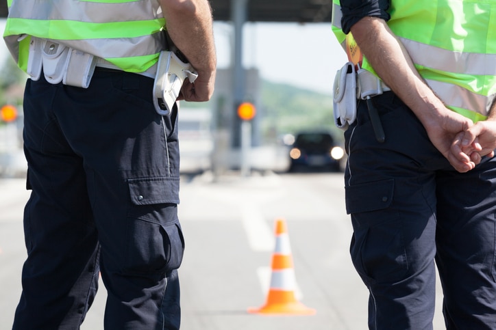 ASVP, surveillance, voie publique, sécurité, fiche métier, agent municipal, réglementation, stationnement, contrôle, circulation, verbalisation, prévention, domaine public, uniforme, respect des lois, formation, compétences, responsabilités, emploi municipal, autorité locale, patrouille, règles de stationnement, équipement de sécurité, communication, service public.