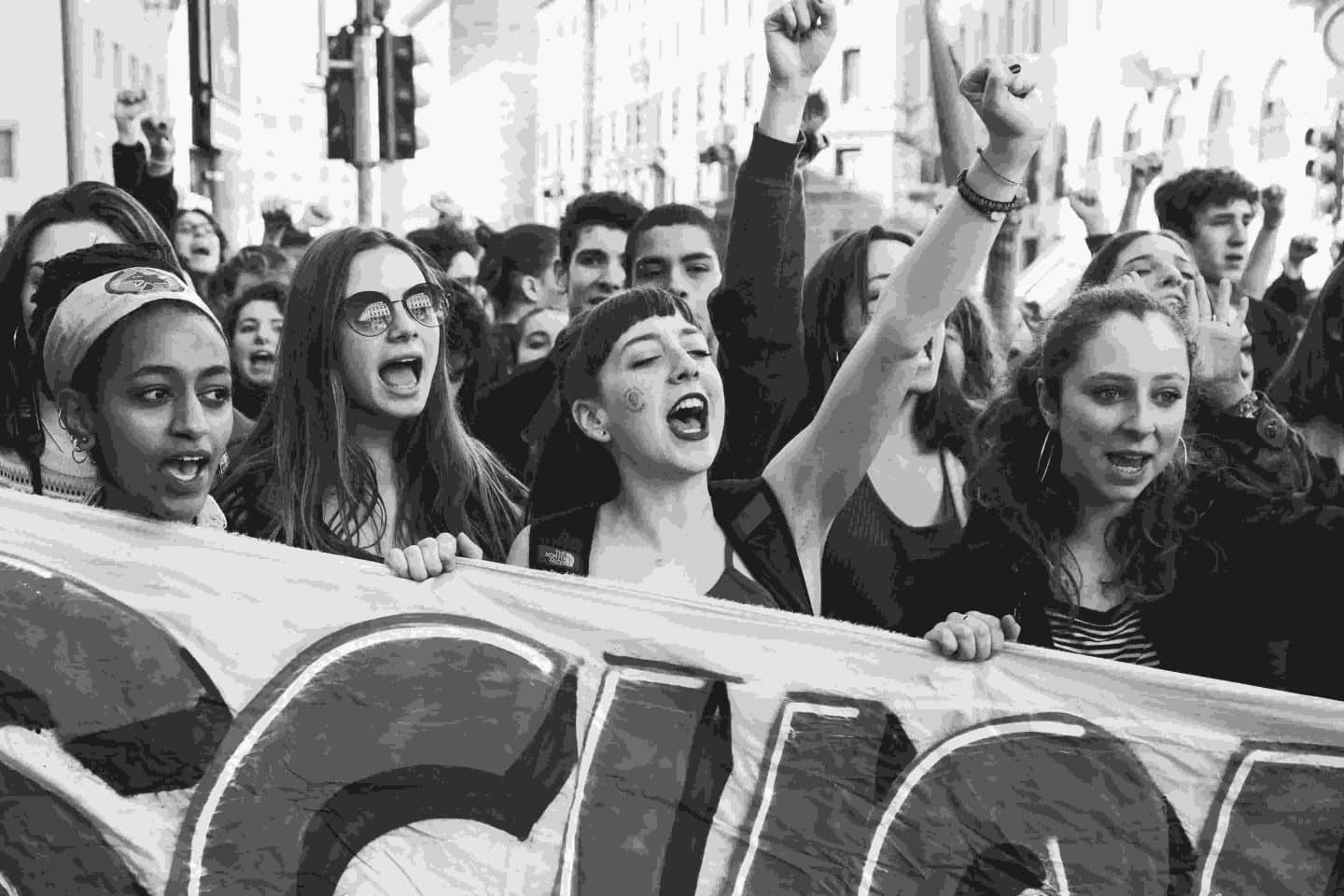 droits des femmes, égalité de genre, féminisme, citations inspirantes, empowerment féminin, lutte pour l'égalité, femmes influentes, histoire des droits des femmes, parité, autonomisation des femmes, égalité salariale, militantisme féminin, justice sociale, droits humains, voix féminines, leadership féminin, changement social, résistance féminine, courage féminin, éducation des filles, droit de vote, réforme des lois, émancipation, rôle des femmes, influence féministe.