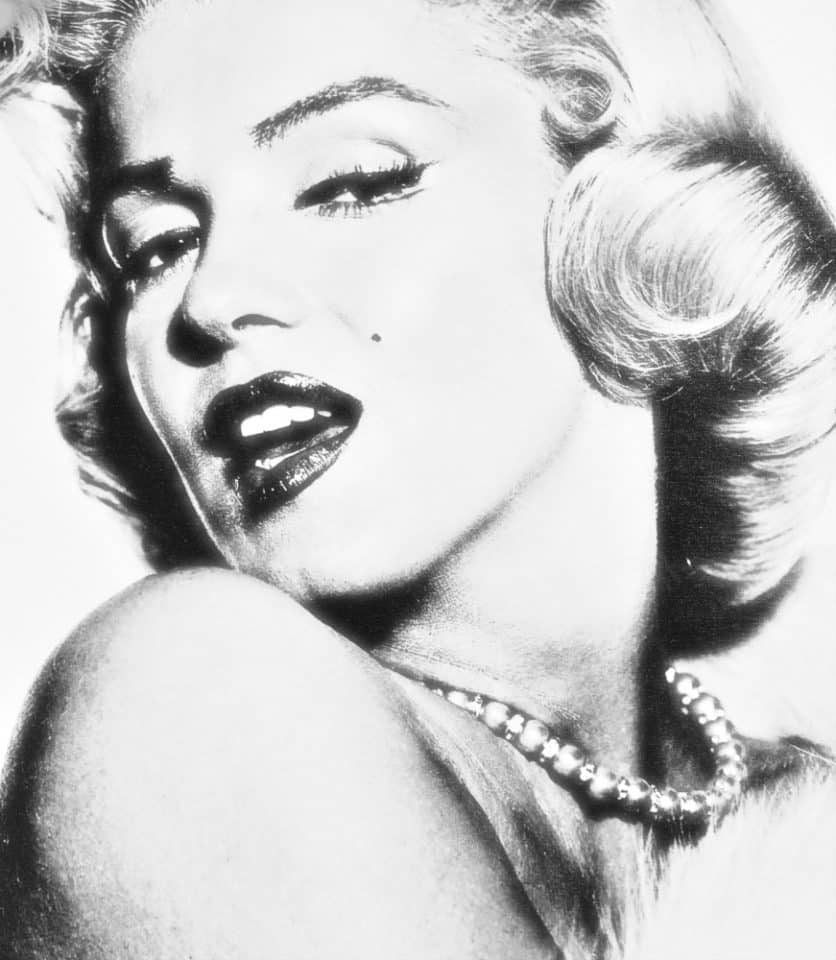 Dix citations inspirantes, Marilyn Monroe, citations célèbres, inspiration, sagesse, pensée profonde, réflexion, motivation, cinéma, actrice, glamour, beauté, célébrité, Hollywood, vie quotidienne, introspection, amour, féminité, succès, humanisme, critique sociale, élégance, héritage, icône, style, rêve, résilience.