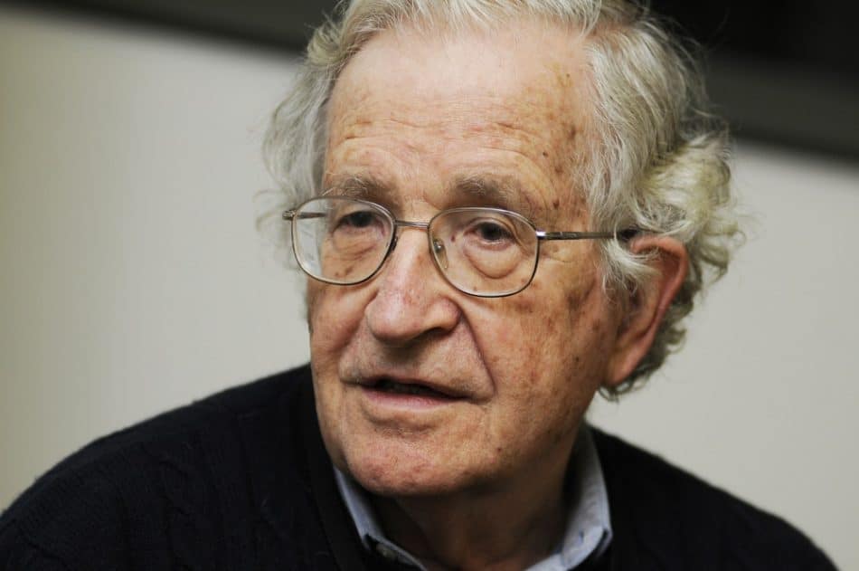 Dix citations inspirantes, Noam Chomsky, citations célèbres, inspiration, sagesse, pensée profonde, réflexion, motivation, linguistique, philosophie, critique sociale, politique, auteur, humanisme, droits de l'homme, justice, liberté, vérité, médias, démocratie, société, intellectuel, activisme, éducation, héritage, transformation, pouvoir.